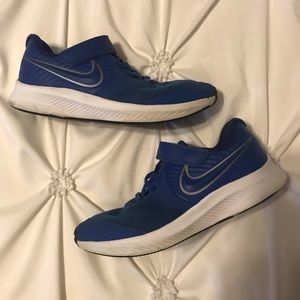 Size 2Y Boy Nike Star Runner Sneakers